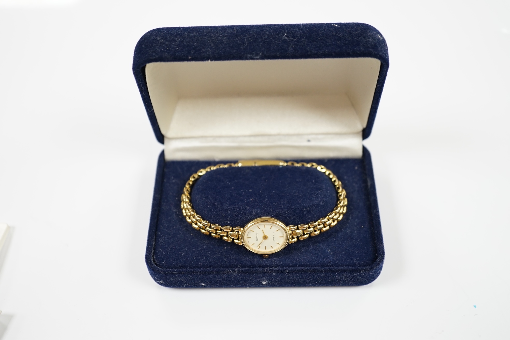 A lady's modern 9ct gold Tissot quartz wrist watch, on a 9ct gold bracelet, gross weight 19.5 grams. Condition - poor to fair